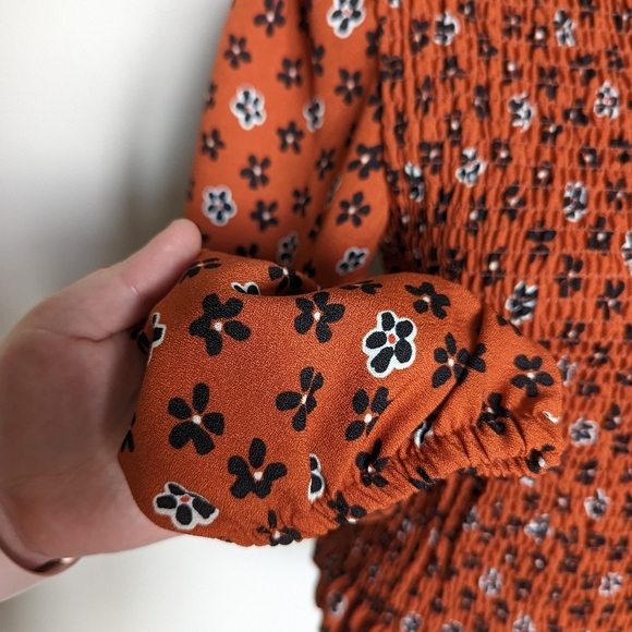 Dark orange black & white floor print shirred long sleeve rifle trim top size M - Picture 5 of 10